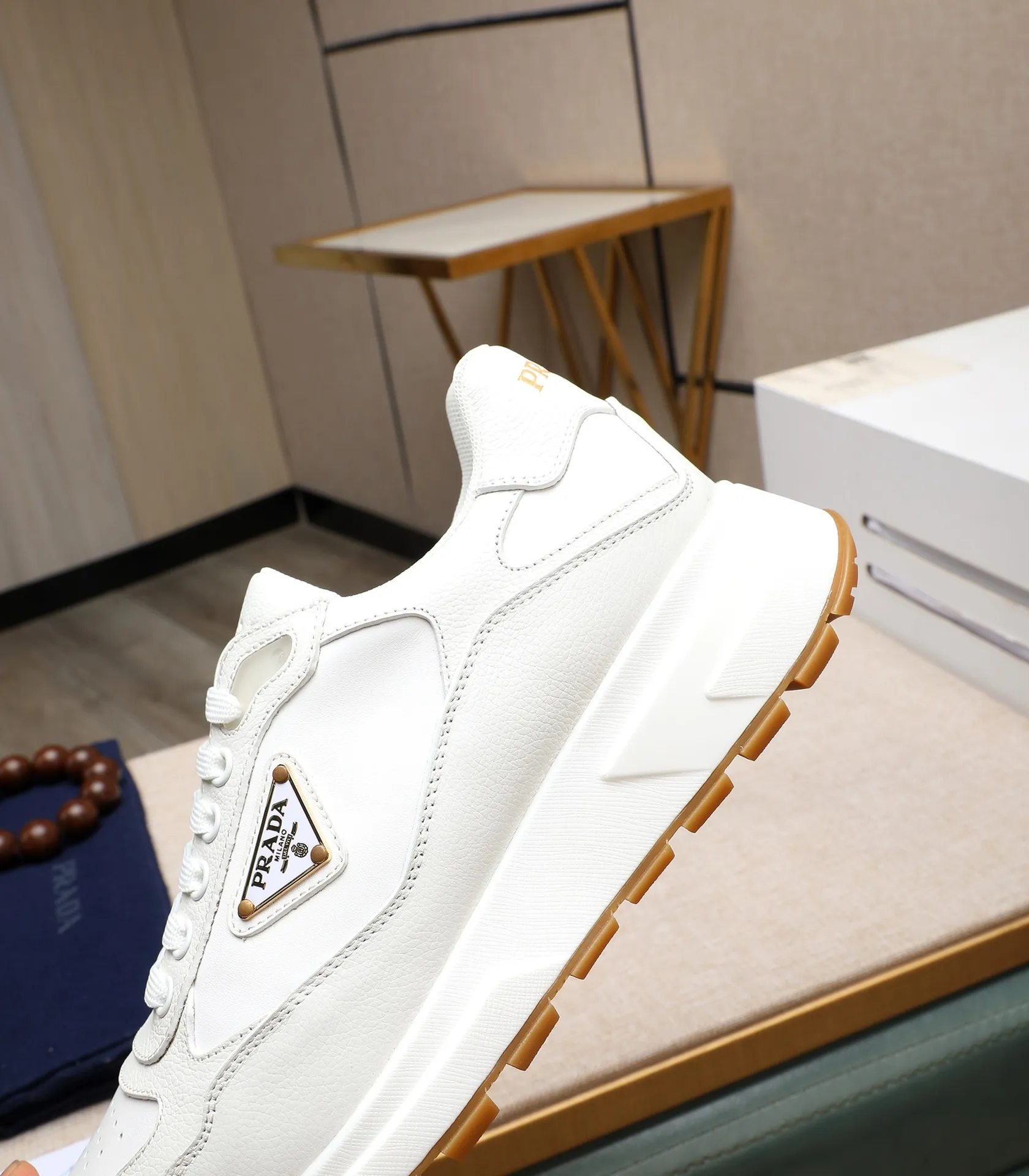 Men's shoes 💰580 high version official website popular models are on the market, 🆘 trendy brand (Prada) mainly promotes popular models, avant-garde and versatile fashionable men's shoes private version mold opening, cowhide surface splicing 1:1 replica... fashionable and simple, original imported cowhide lining cowhide feet; the atmosphere and personality are more fashionable, eye-catching and pursuing class. It will subvert the old idea and be a must-have for fashion trendsetters with you! Must keep it for yourself! Tall and comfortable, large and low, high-end quality workmanship. Size: 38-45; 3️⃣colors available.
